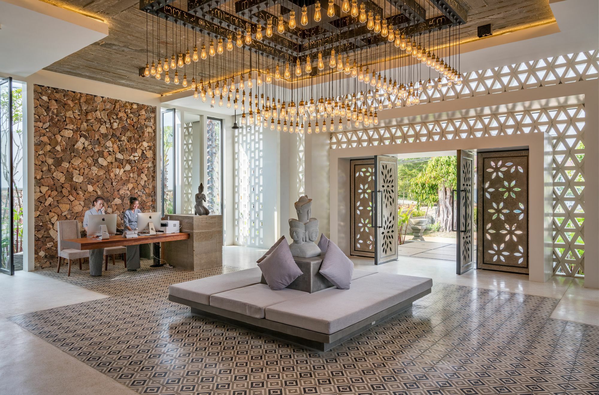 Metta & Hotel 5*